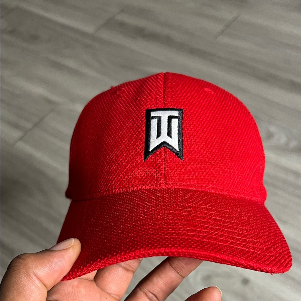 Nike One Tiger Woods Embroidered Logo